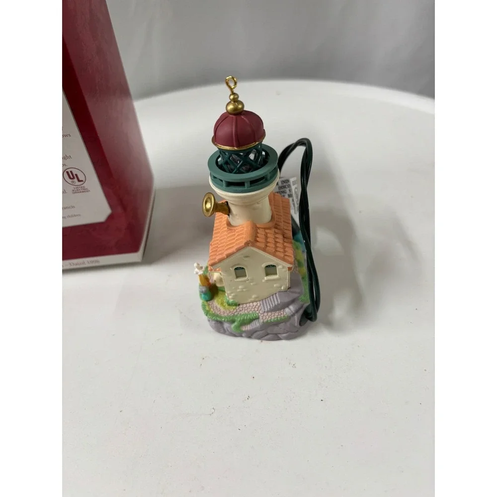 1998 Hallmark Keepsake Lighthouse‎ Greetings Magic Ornament Flashing Light 2nd